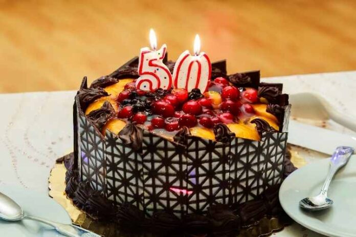 Benefits of Buying Cakes for Anniversary Online