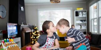 Ways to Express Love to Your Sibling Living Abroad